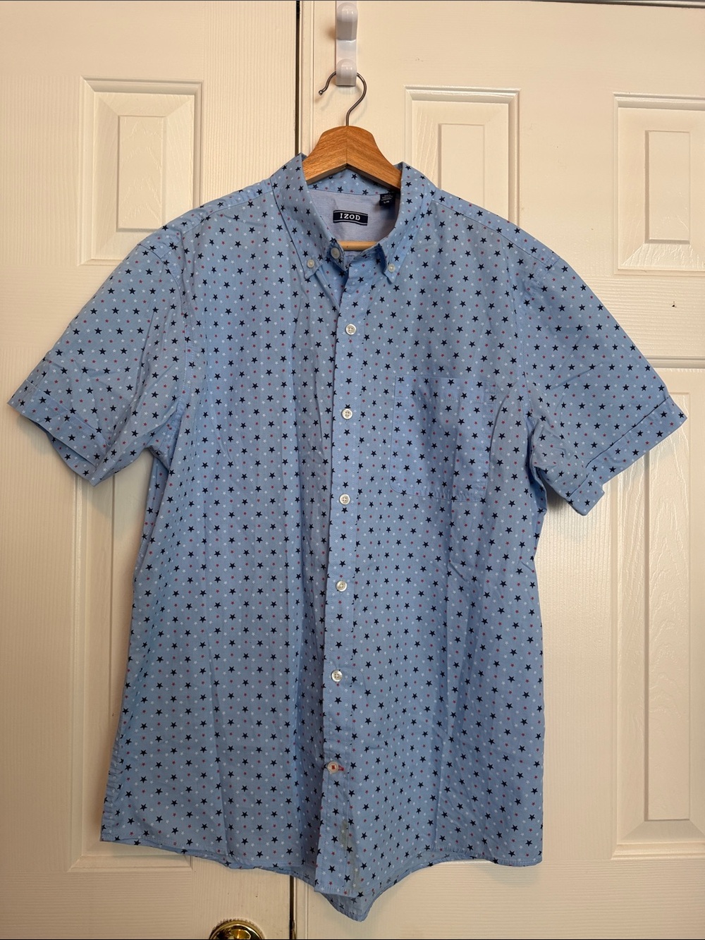 Izod Light Blue Short Sleeve Button-Down Shirt with Navy Star Print